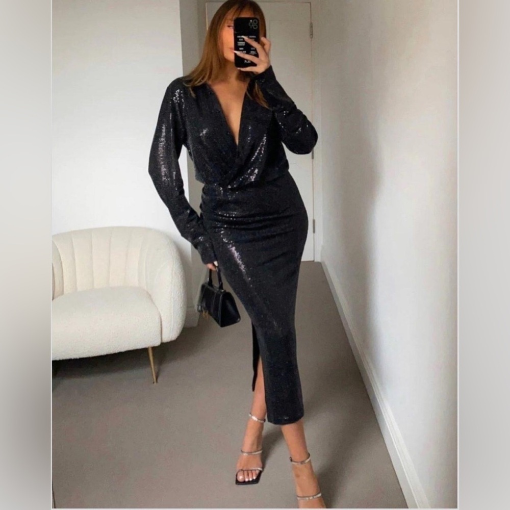 Elegant Black Sequin Long Sleeve Dress